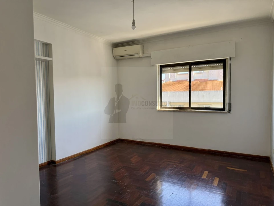 Apartamento T2 para Venda em Queluz e Belas Foto 12
