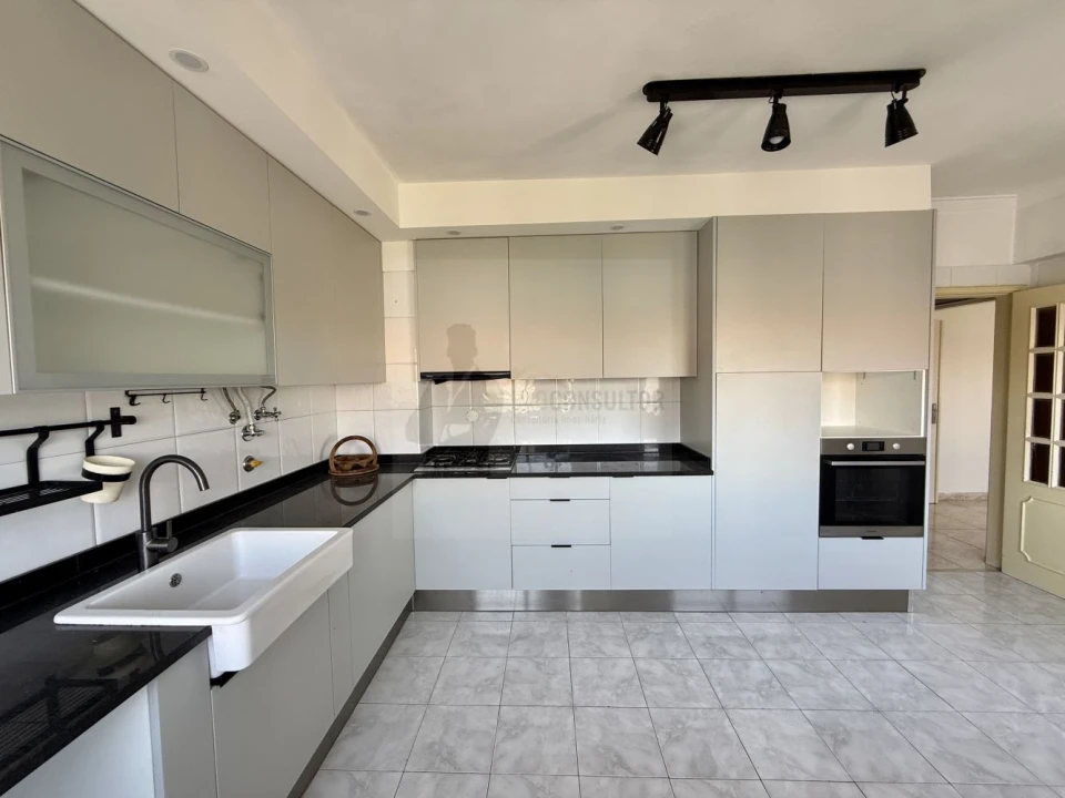 Apartamento T2 para Venda em Queluz e Belas Foto 22