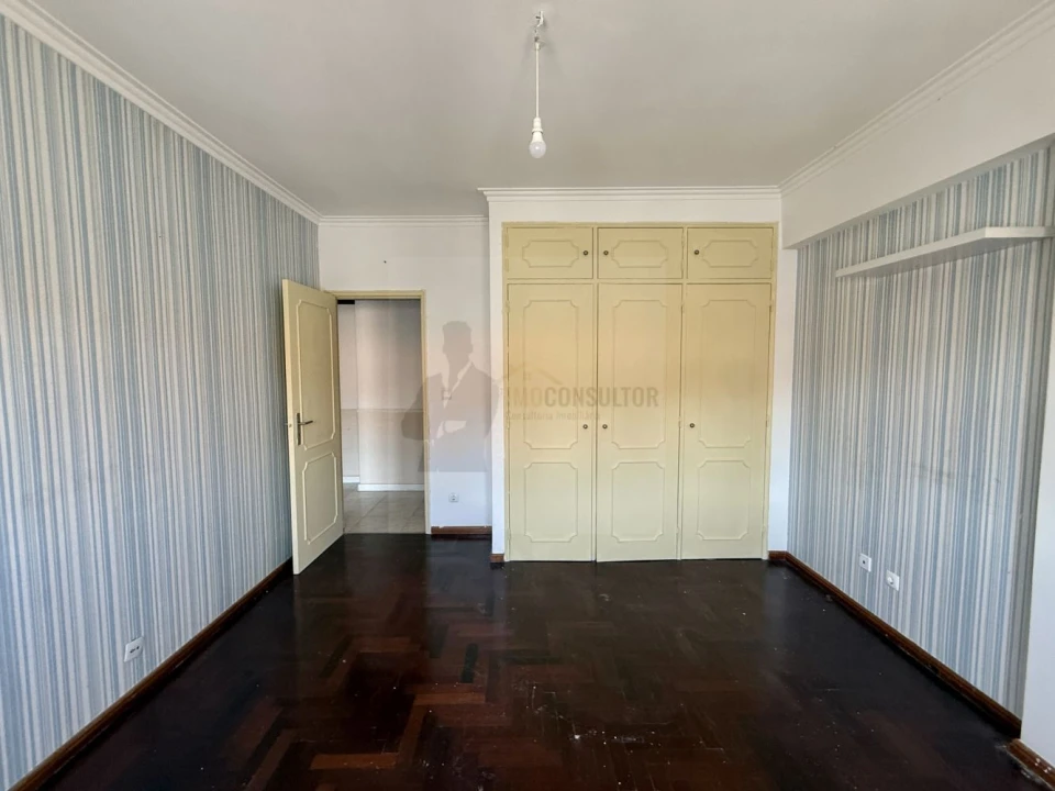 Apartamento T2 para Venda em Queluz e Belas Foto 14