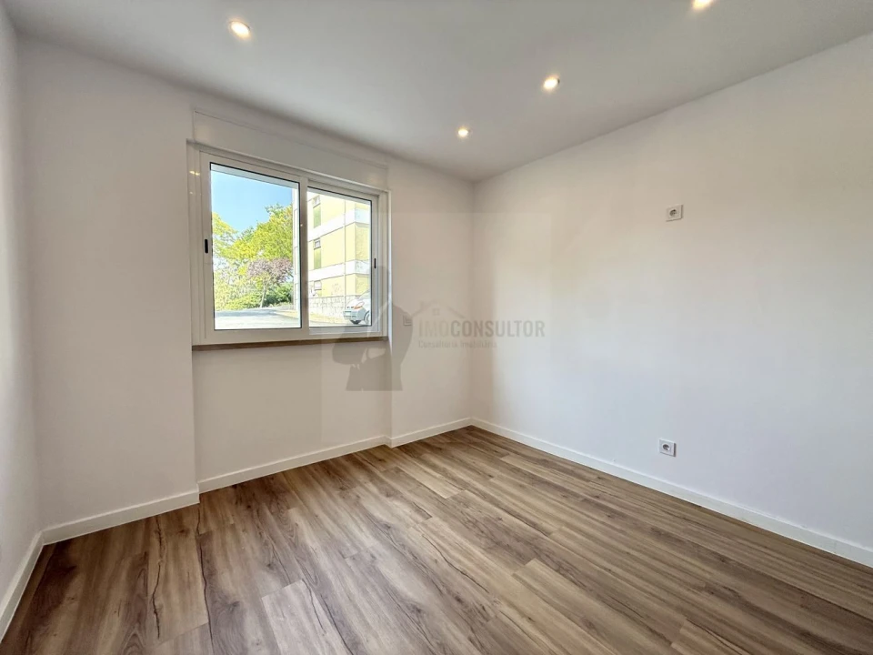 Apartamento T2 para Venda em Odivelas Foto 18