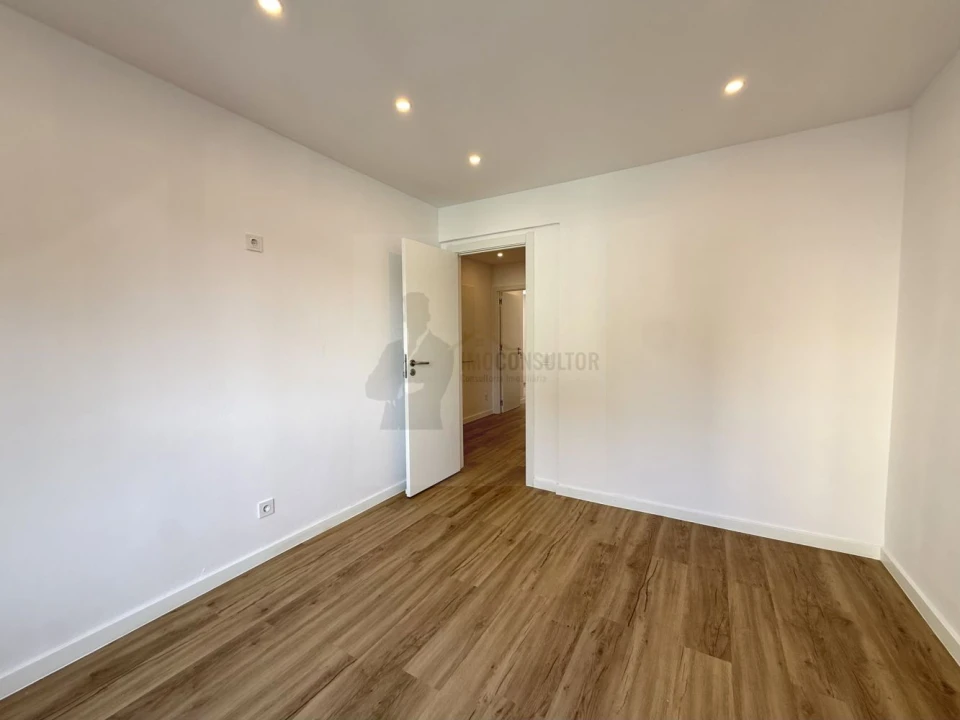 Apartamento T2 para Venda em Odivelas Foto 19