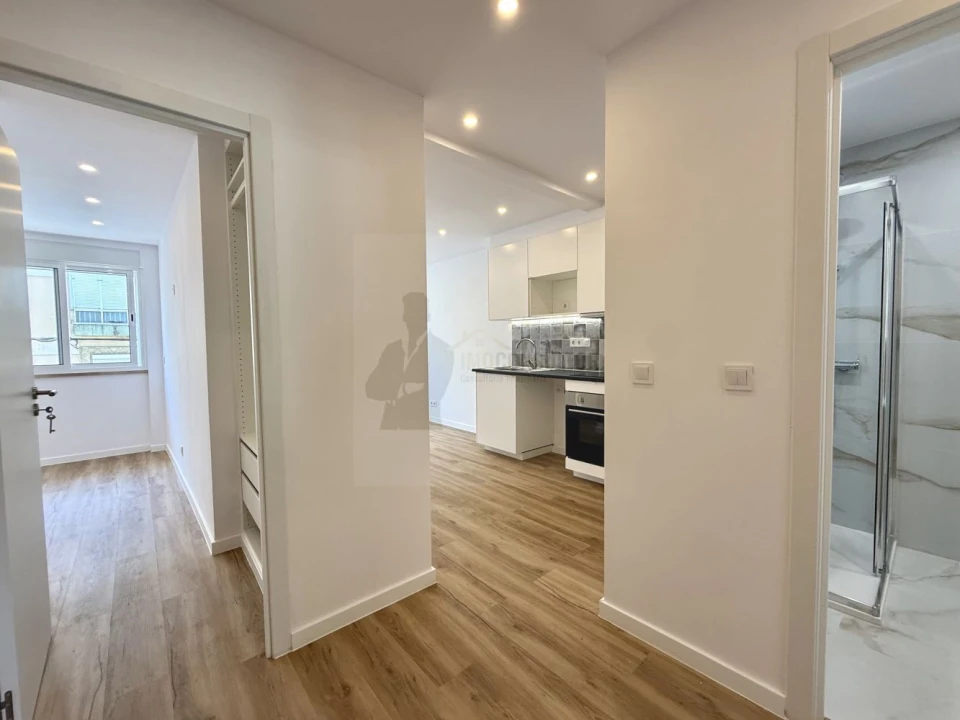 Apartamento T2 para Venda em Odivelas Foto 2