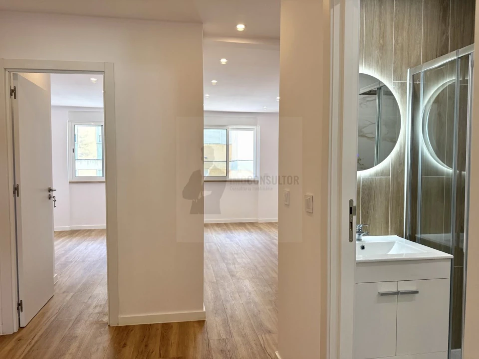 Apartamento T2 para Venda em Odivelas Foto 3