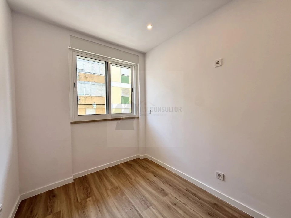Apartamento T2 para Venda em Odivelas Foto 14