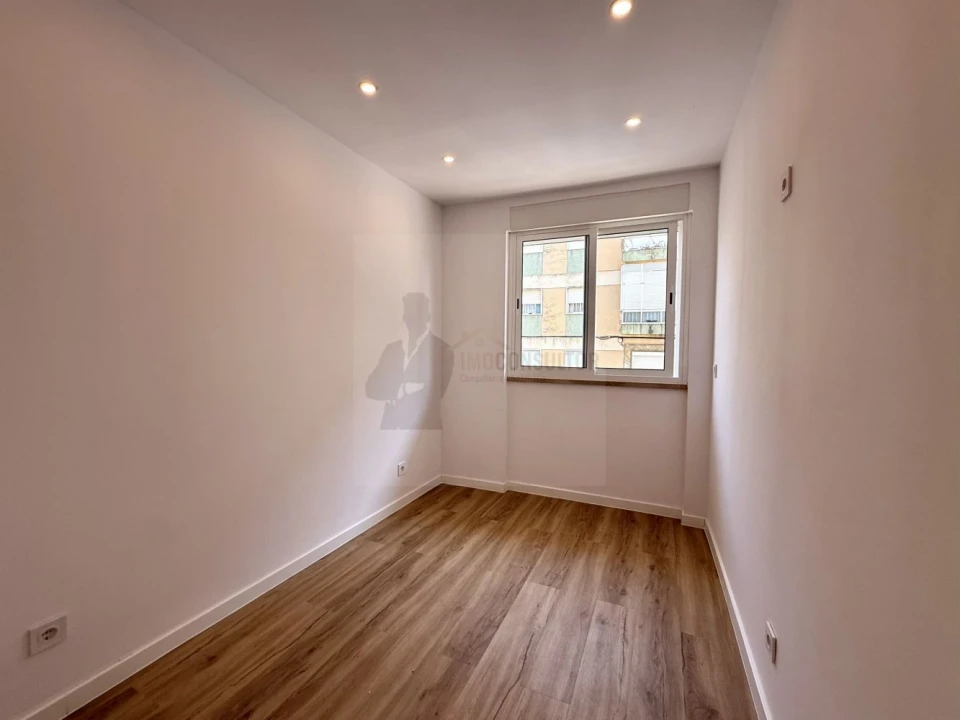 Apartamento T2 para Venda em Odivelas Foto 13