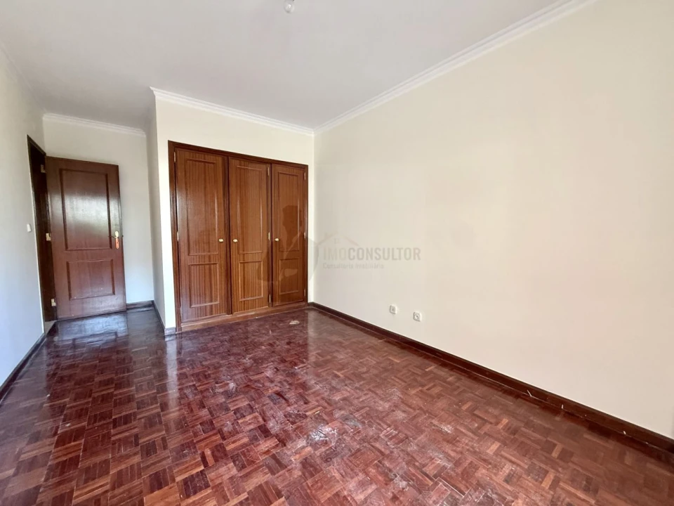 Apartamento T2 para Venda em Algueirão-Mem Martins Foto 16