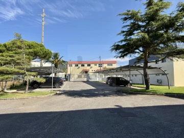 Loja para Arrendamento em Santa Maria e São Miguel, São Martinho, São Pedro Penaferrim
