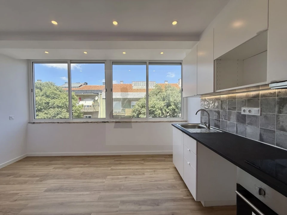 Apartamento T2 para Venda em Águas Livres Foto 3