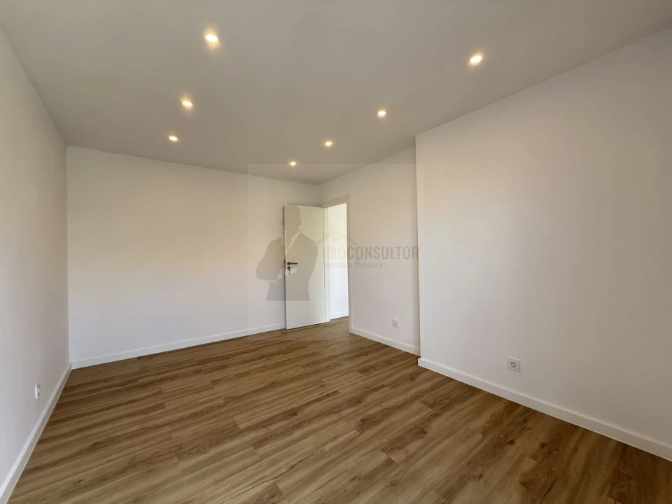 Apartamento T2 para Venda em Águas Livres Foto 7