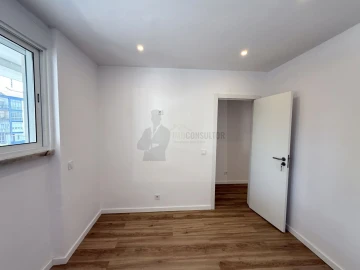 Apartamento T2 para Venda em Sacavém e Prior Velho