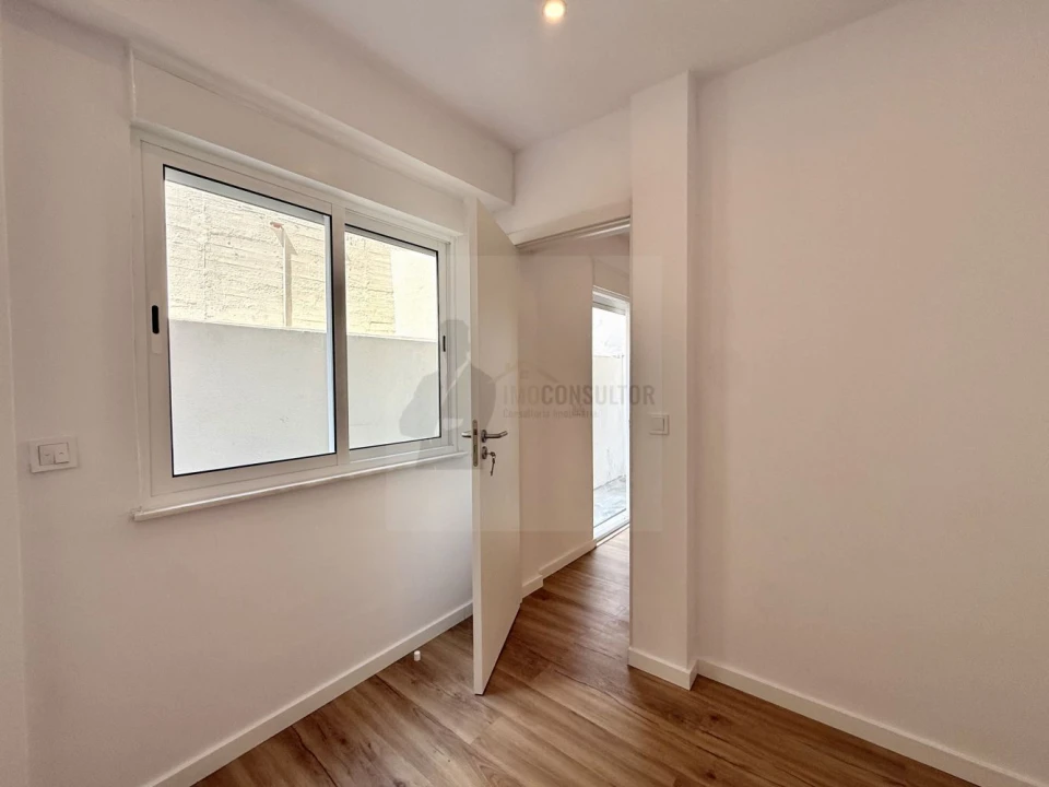 Apartamento T2 para Venda em Sacavém e Prior Velho Foto 23