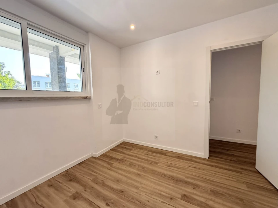 Apartamento T2 para Venda em Sacavém e Prior Velho Foto 15