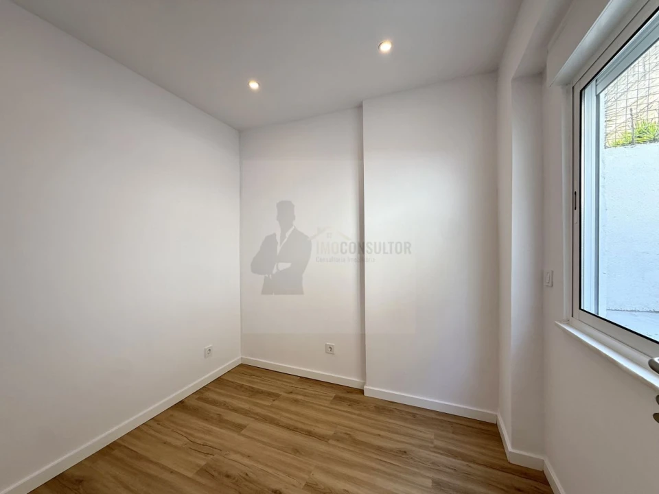 Apartamento T2 para Venda em Sacavém e Prior Velho Foto 16