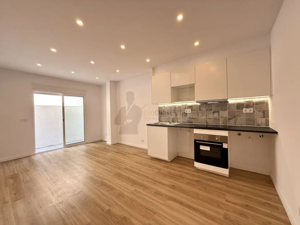 Apartamento T2 para Venda em Sacavém e Prior Velho Foto 2