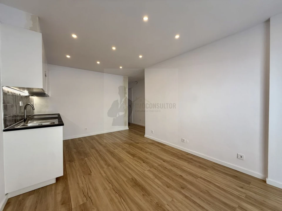 Apartamento T2 para Venda em Sacavém e Prior Velho Foto 9
