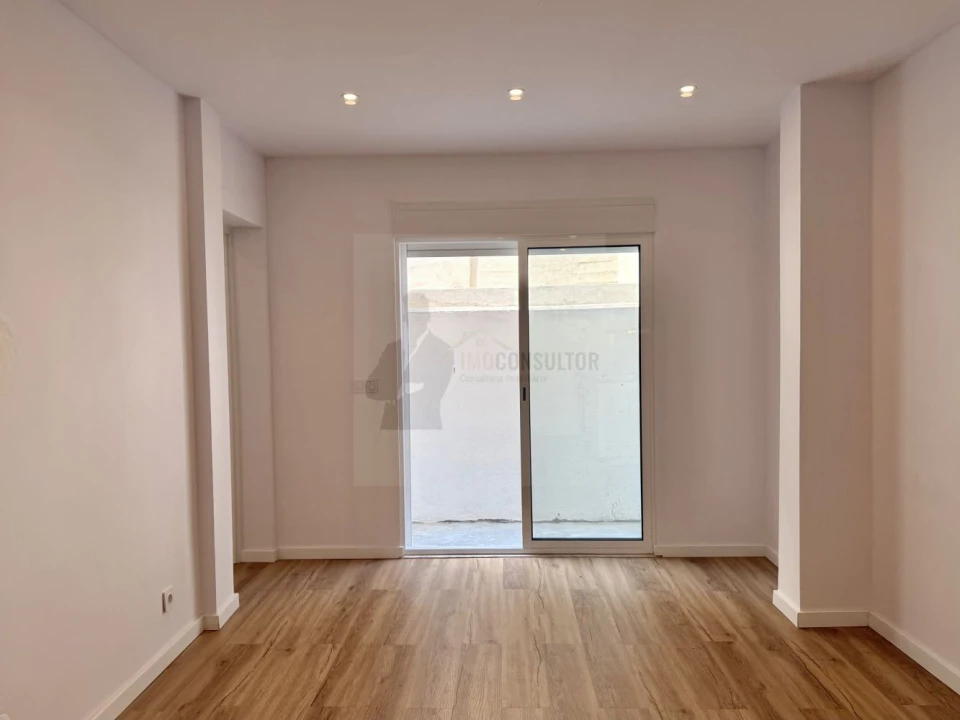 Apartamento T2 para Venda em Sacavém e Prior Velho Foto 3