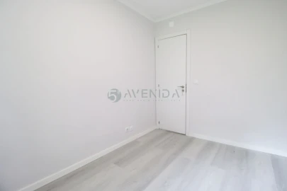 Apartamento T2 para Venda em Benfica