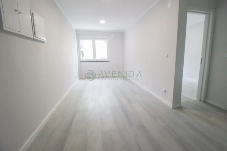 Apartamento T2 para Venda em Benfica Foto 2