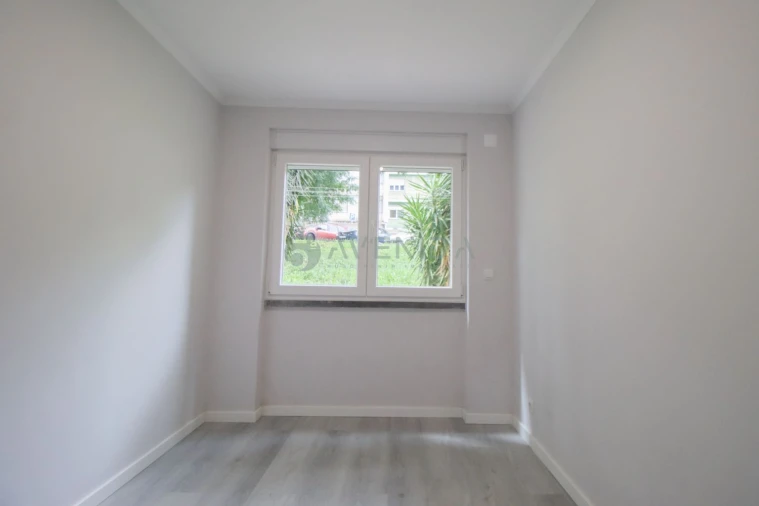 Apartamento T2 para Venda em Benfica Foto 5