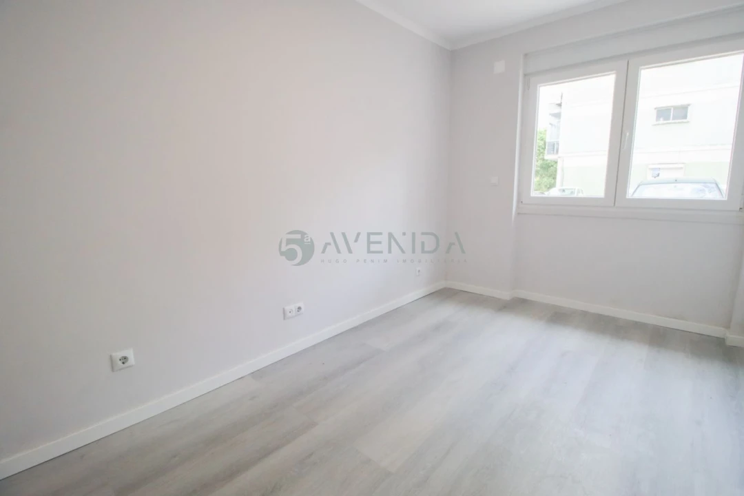 Apartamento T2 para Venda em Benfica Foto 9