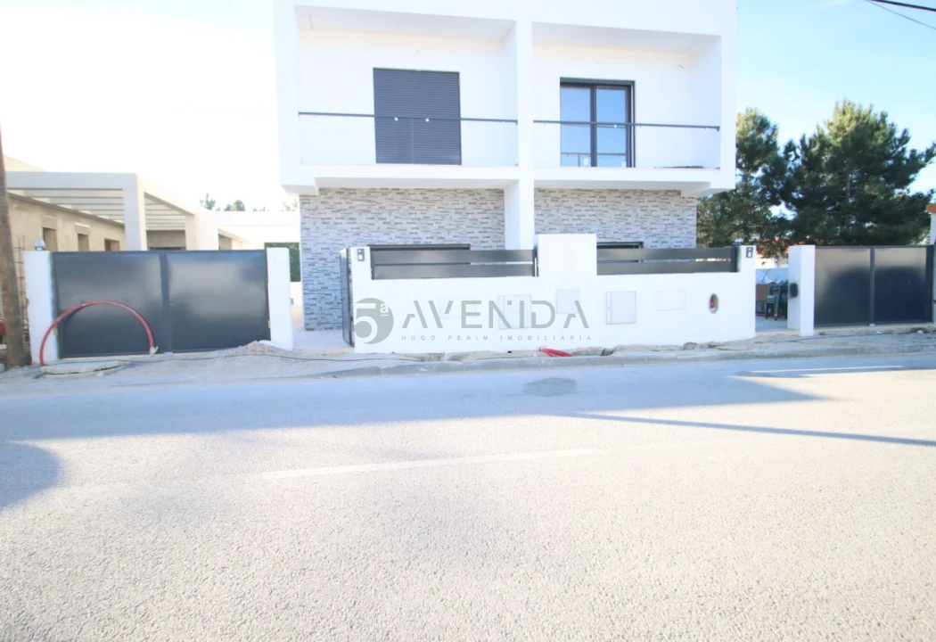 Moradia T3 para Venda em Fernao Ferro Foto 1