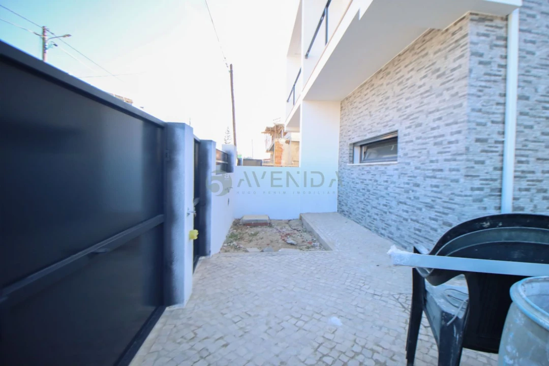 Moradia T3 para Venda em Fernao Ferro Foto 9