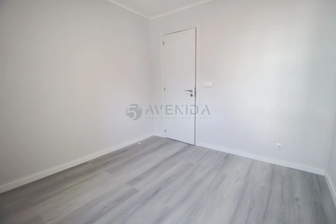 Apartamento T3 para Venda em Laranjeiro e Feijó Foto 3