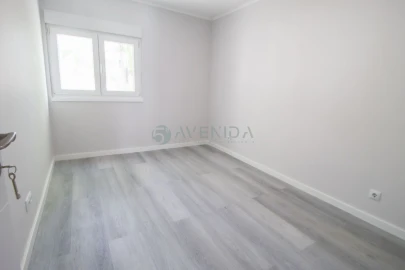 Apartamento T3 para Venda em Laranjeiro e Feijó