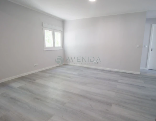Apartamento T3 para Venda em Laranjeiro e Feijó Foto 2