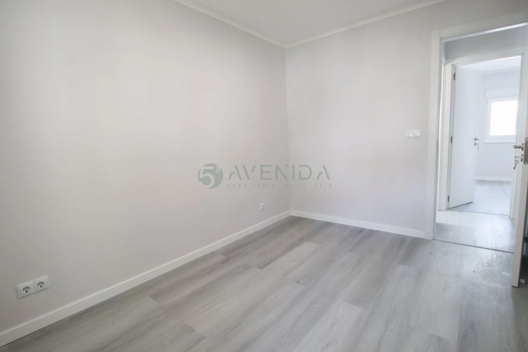 Apartamento T3 para Venda em Laranjeiro e Feijó Foto 13