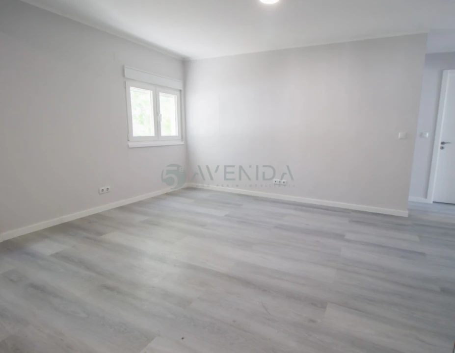 Apartamento T3 para Venda em Laranjeiro e Feijó Foto 2