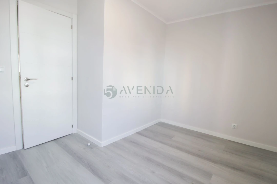 Apartamento T3 para Venda em Laranjeiro e Feijó Foto 7