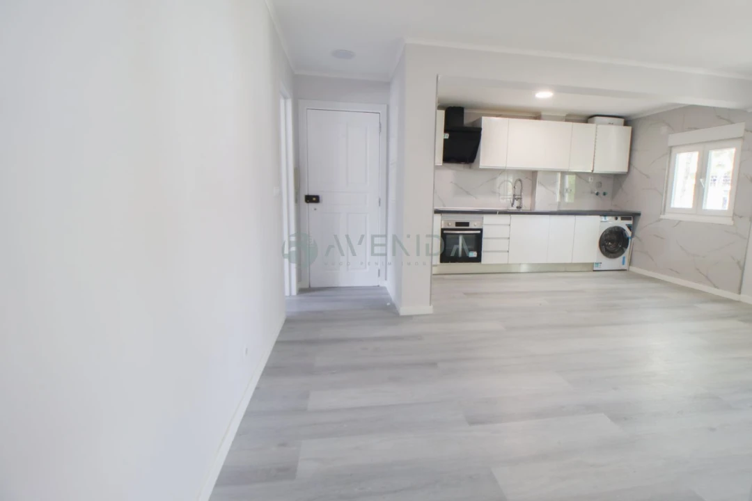 Apartamento T3 para Venda em Laranjeiro e Feijó Foto 1