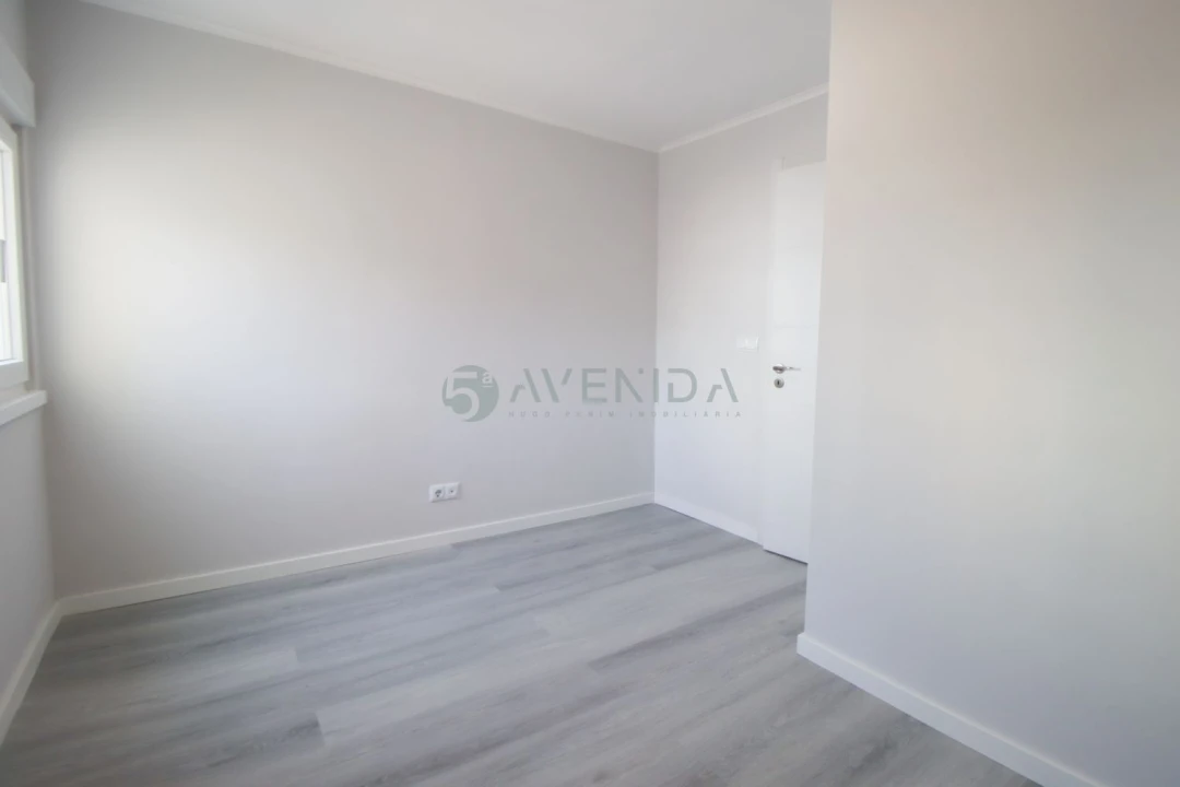 Apartamento T3 para Venda em Laranjeiro e Feijó Foto 8