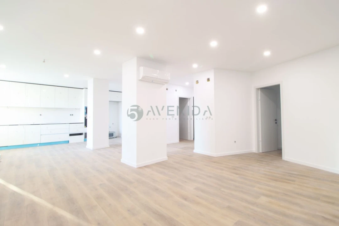 Apartamento T4 para Venda em Alto do Seixalinho, Santo André e Verderena Foto 1