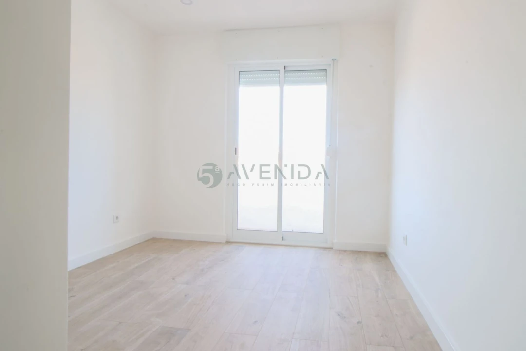 Apartamento T4 para Venda em Águas Livres Foto 3