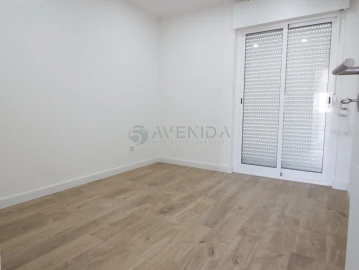 Apartamento T4 para Venda em Águas Livres