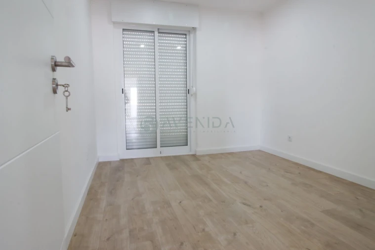 Apartamento T4 para Venda em Águas Livres Foto 5