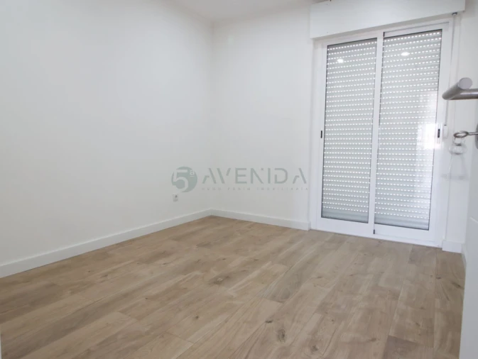 Apartamento T4 para Venda em Águas Livres Foto 9