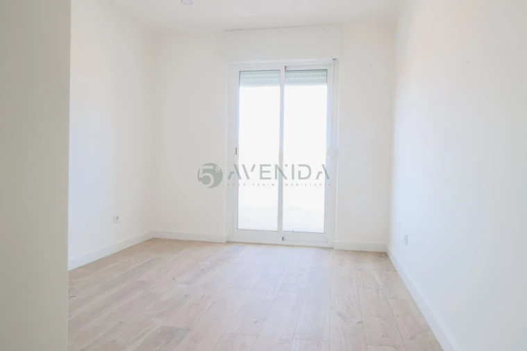 Apartamento T4 para Venda em Águas Livres Foto 3