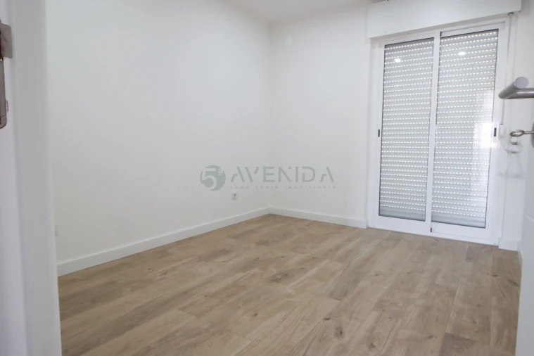 Apartamento T4 para Venda em Águas Livres Foto 8