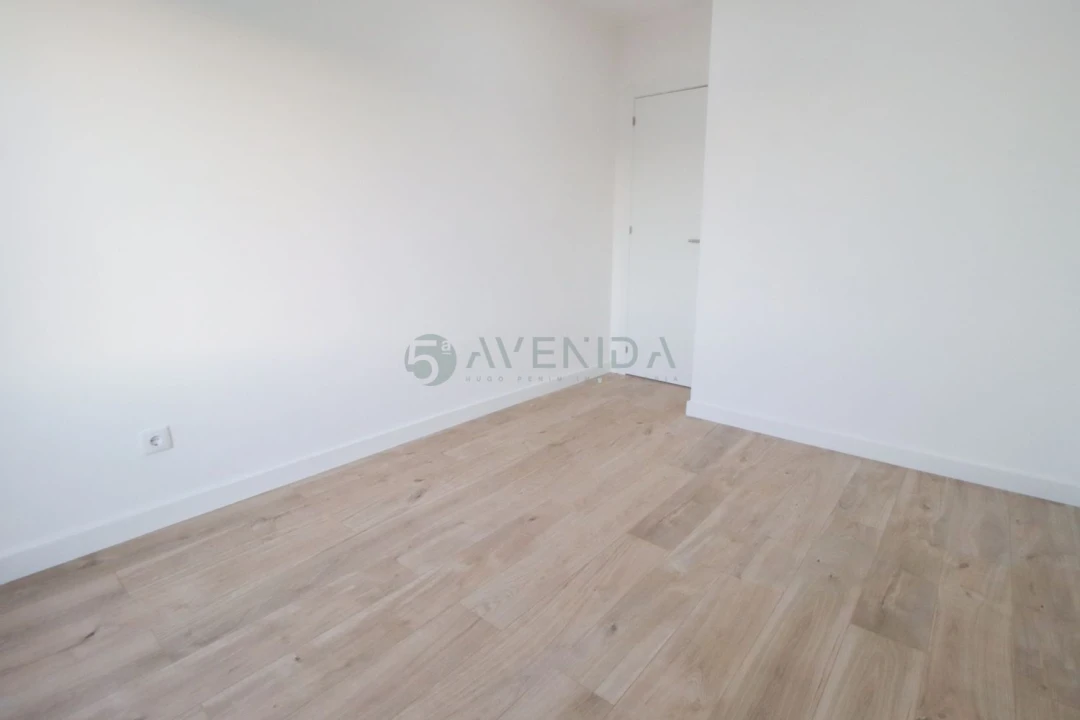 Apartamento T4 para Venda em Águas Livres Foto 19