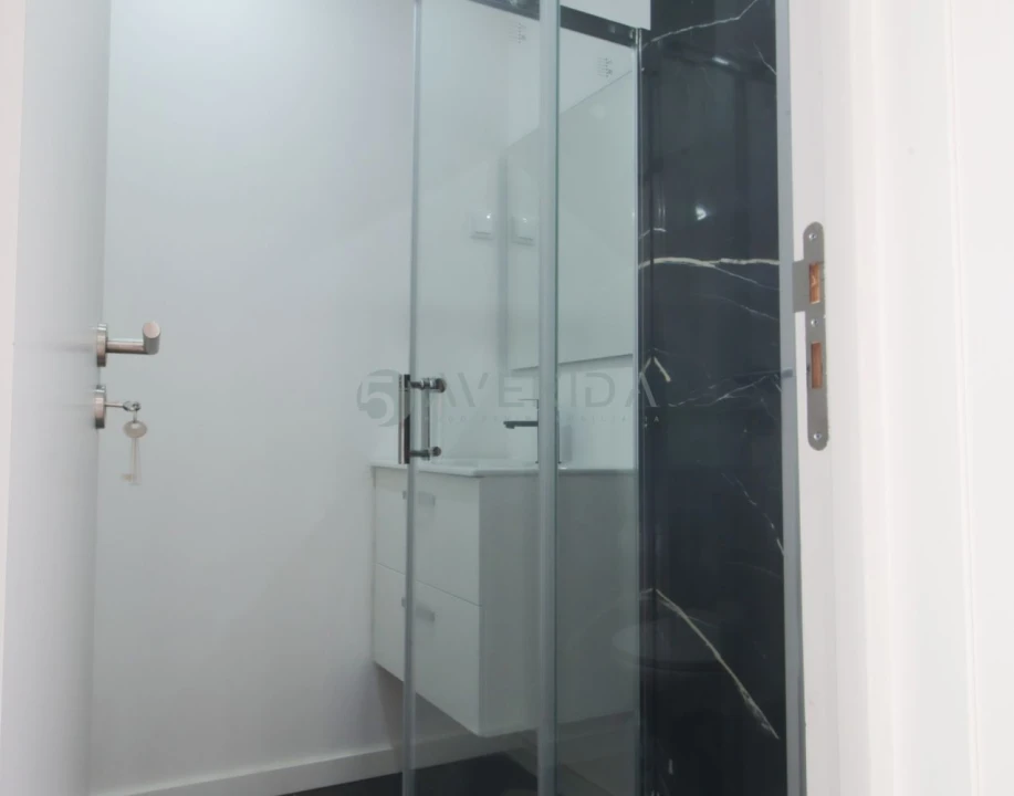 Apartamento T4 para Venda em Águas Livres Foto 4