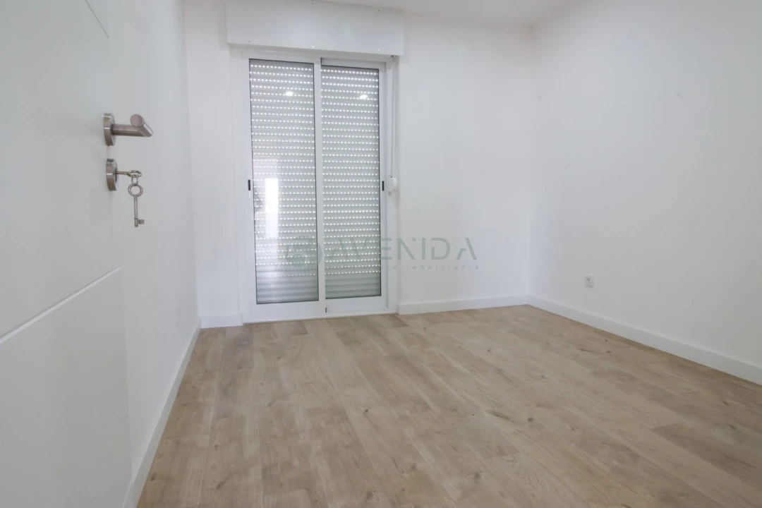 Apartamento T4 para Venda em Águas Livres Foto 6