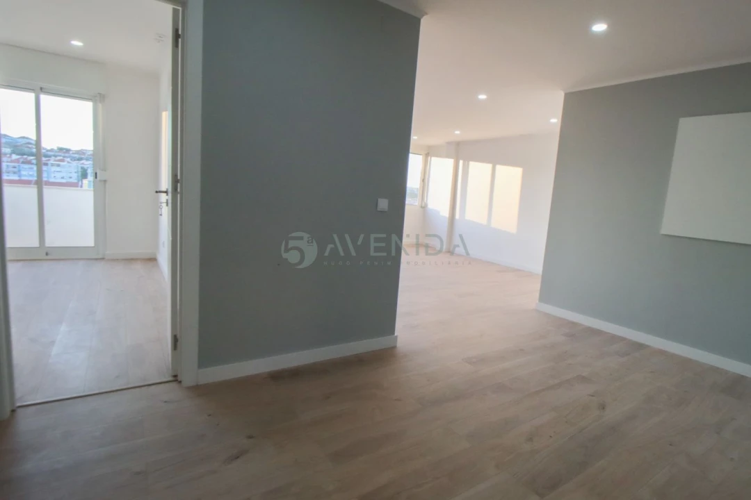 Apartamento T4 para Venda em Águas Livres Foto 11