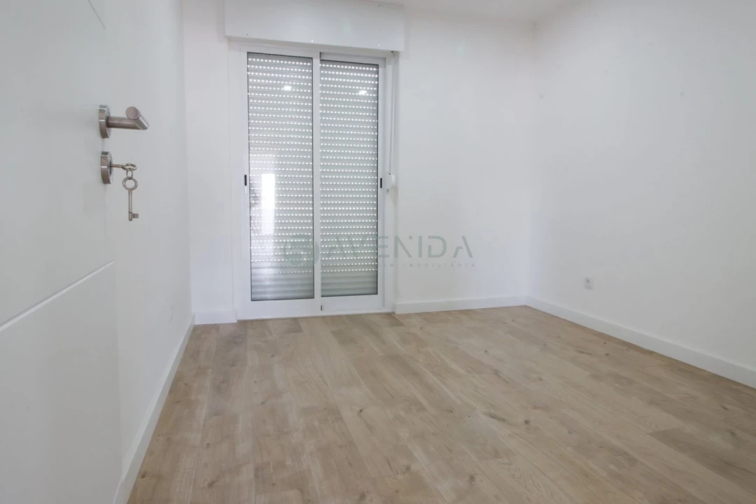 Apartamento T4 para Venda em Águas Livres Foto 7