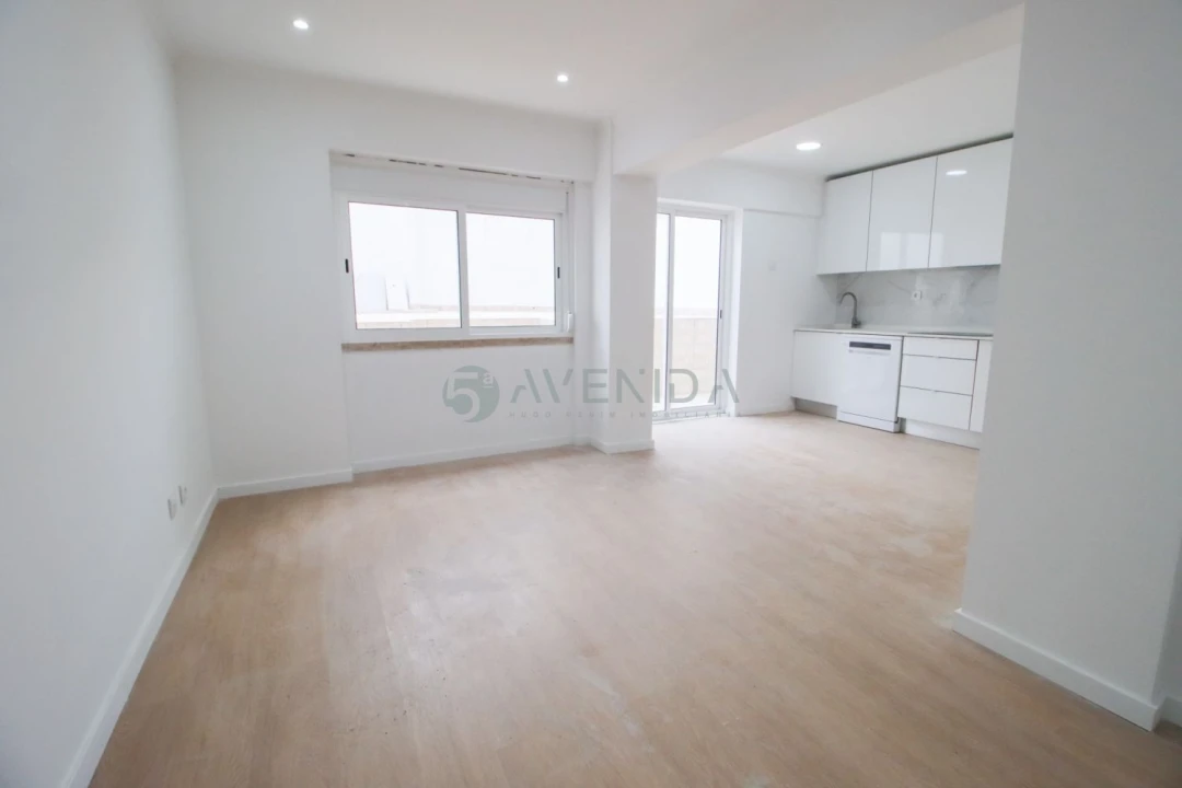 Apartamento T2 para Venda em Venteira Foto 3