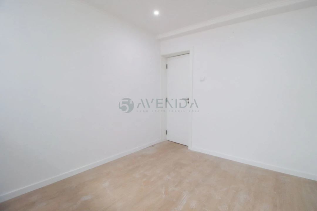 Apartamento T2 para Venda em Venteira Foto 6