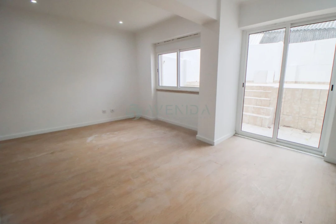 Apartamento T2 para Venda em Venteira Foto 4