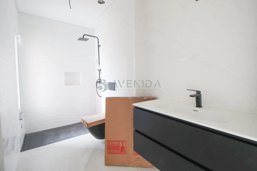 Moradia T5 para Venda em Alhos Vedros Foto 10
